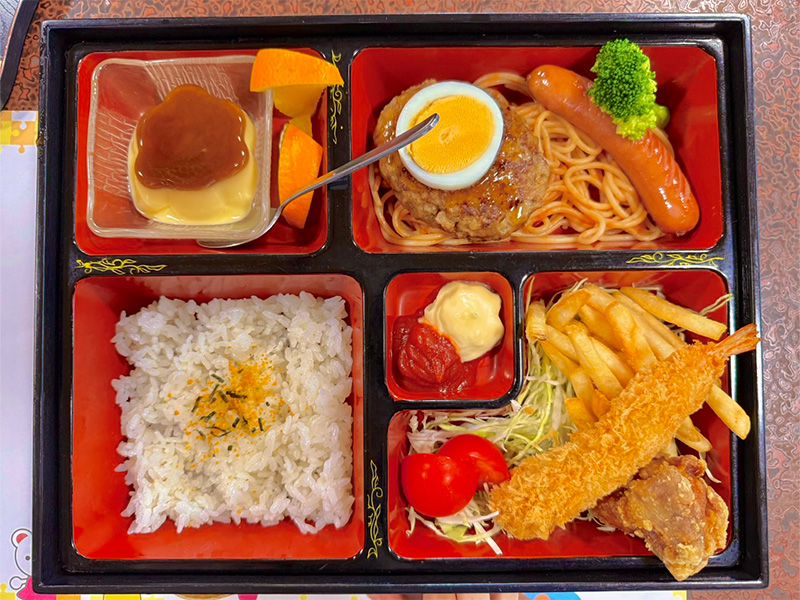 お子様ランチ 1,650円（税別）
